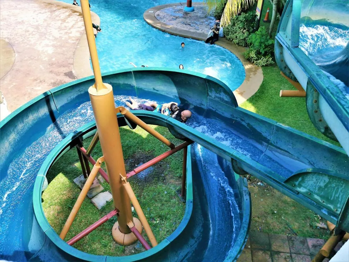 Free 4 Water Themepark Tickets & Wifi Stay Melaka 0*, Malakka